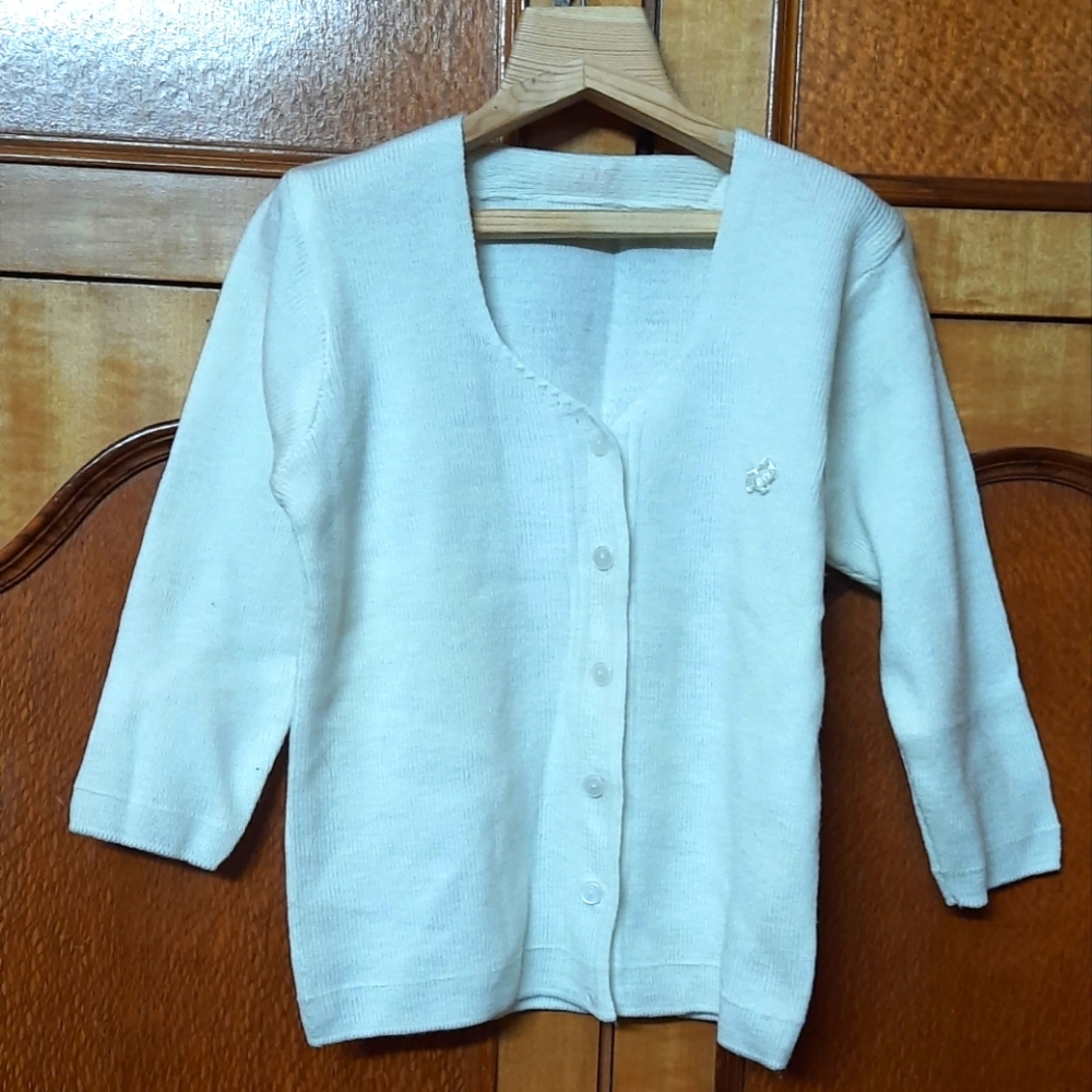 Beautiful White Cardigan - Picture 2 of 6